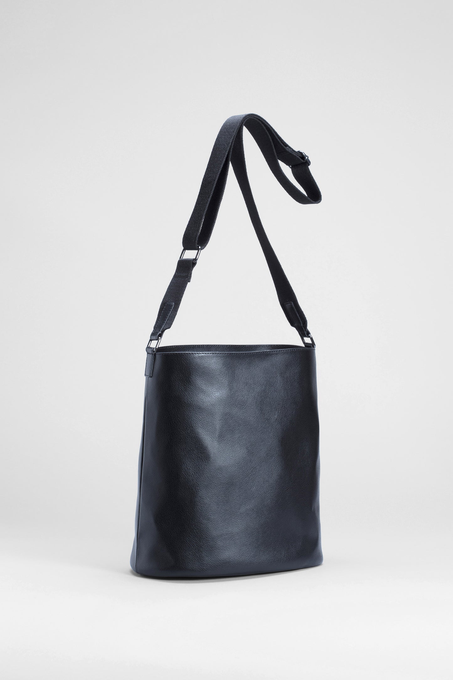 Leni Recycled Leather Large Bag Back Black / Black