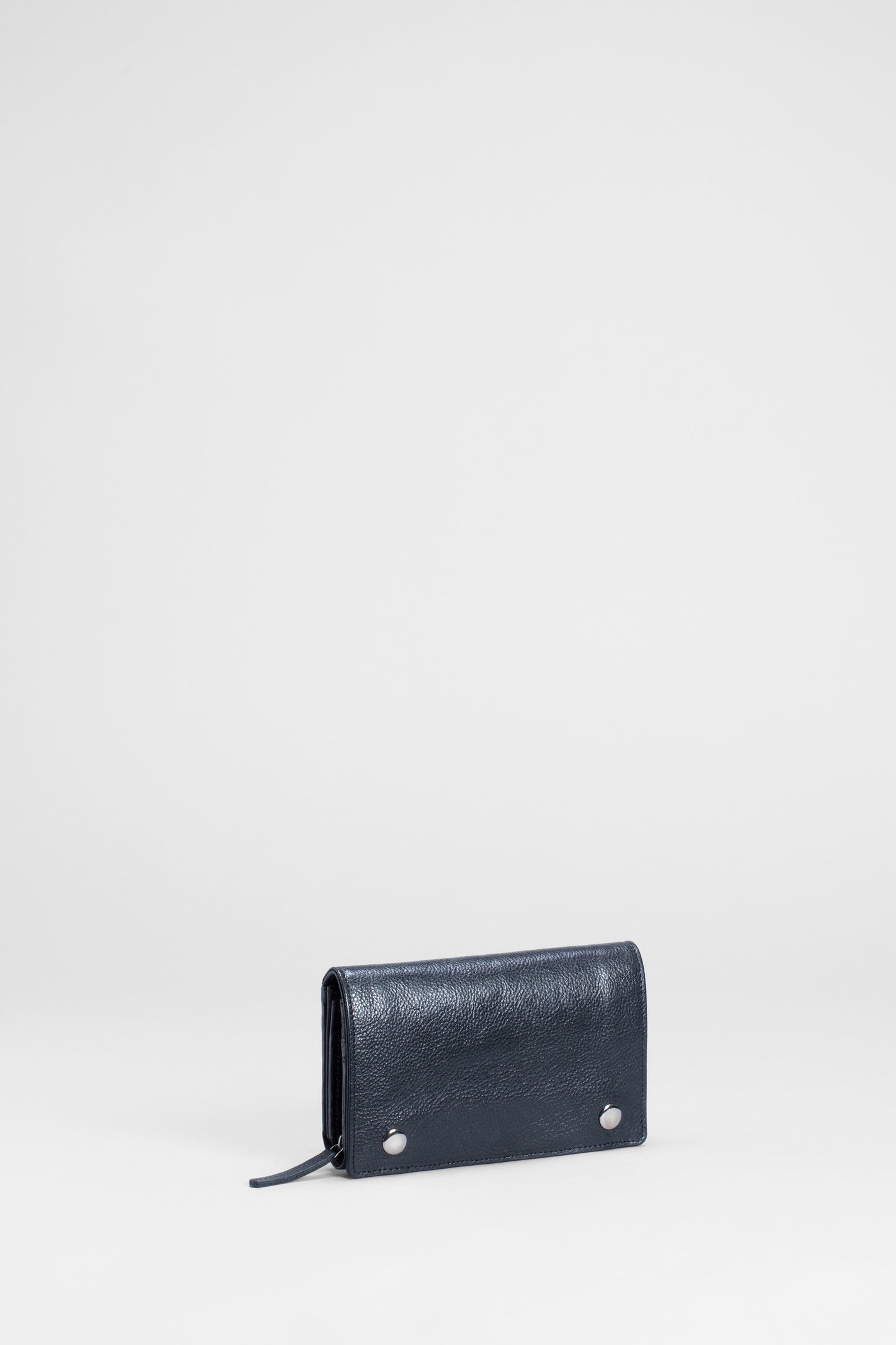 Edda Magnetic Closure Leather Wallet Front | Black