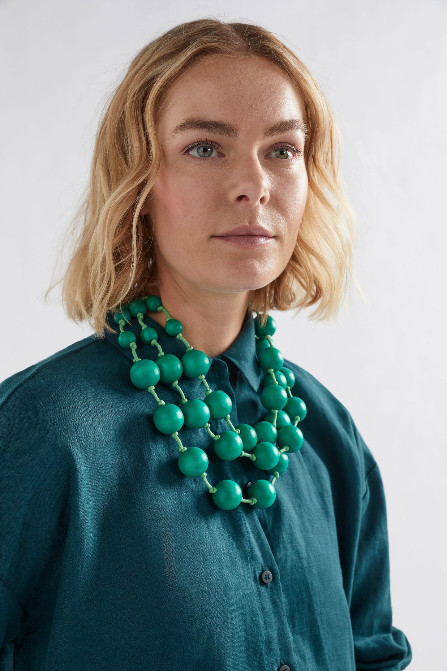 Seni Statement Wooden Bead Necklace Model | JEWEL GREEN