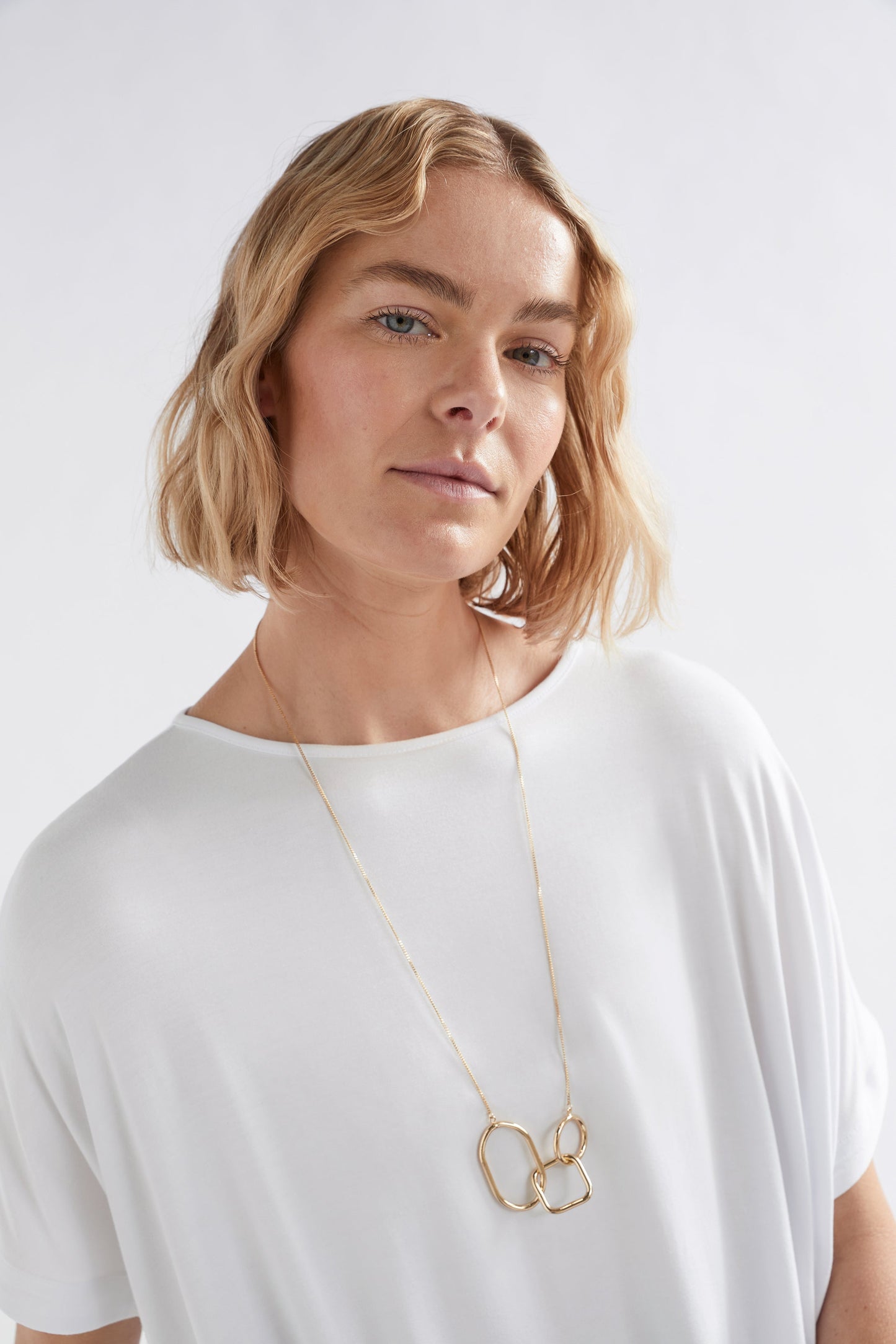Rei Simple Long Gold Chain and Loop Pendant Necklace Model | GOLD