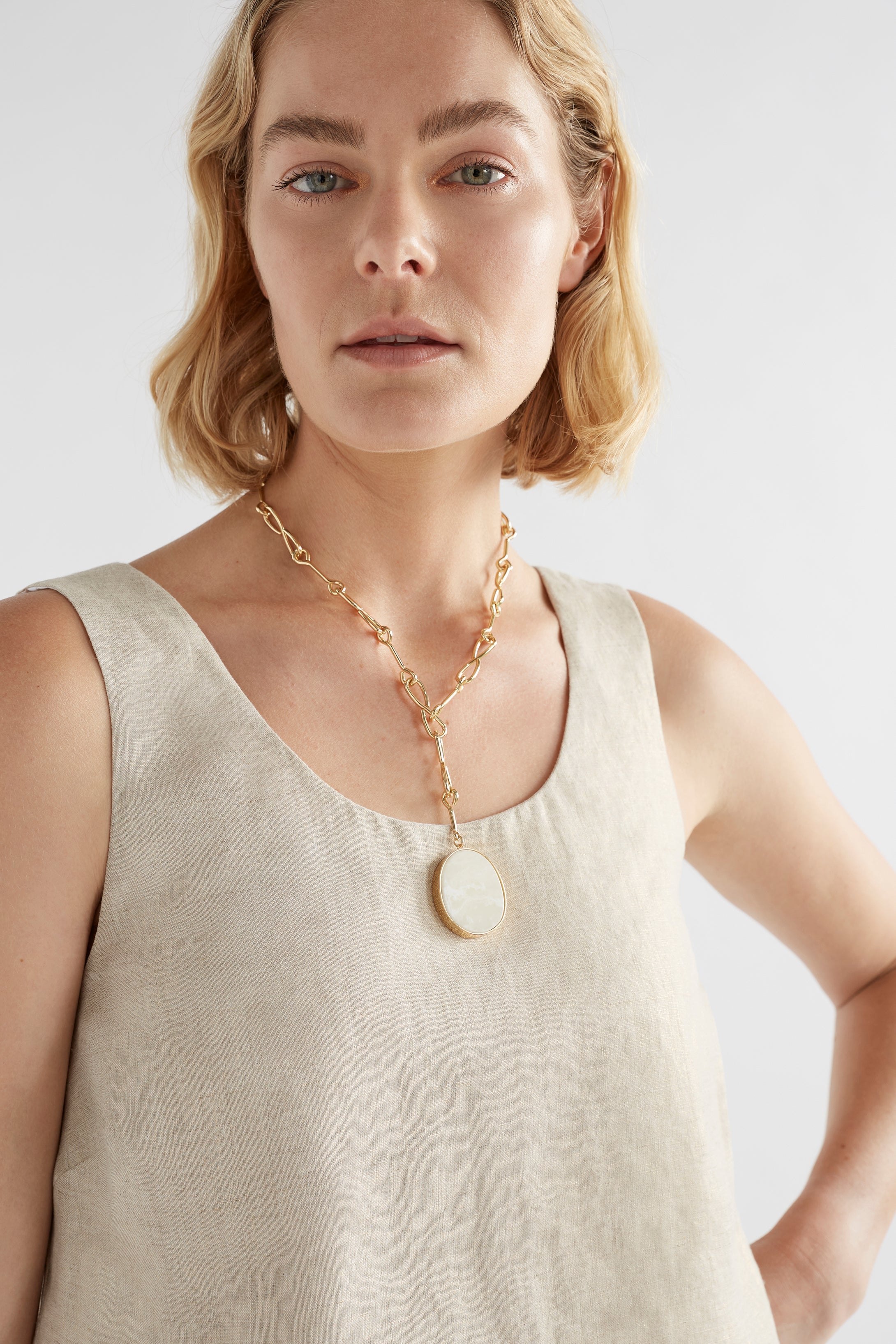 Kriis Gold Chain with Stone Pendant Necklace Model SAND