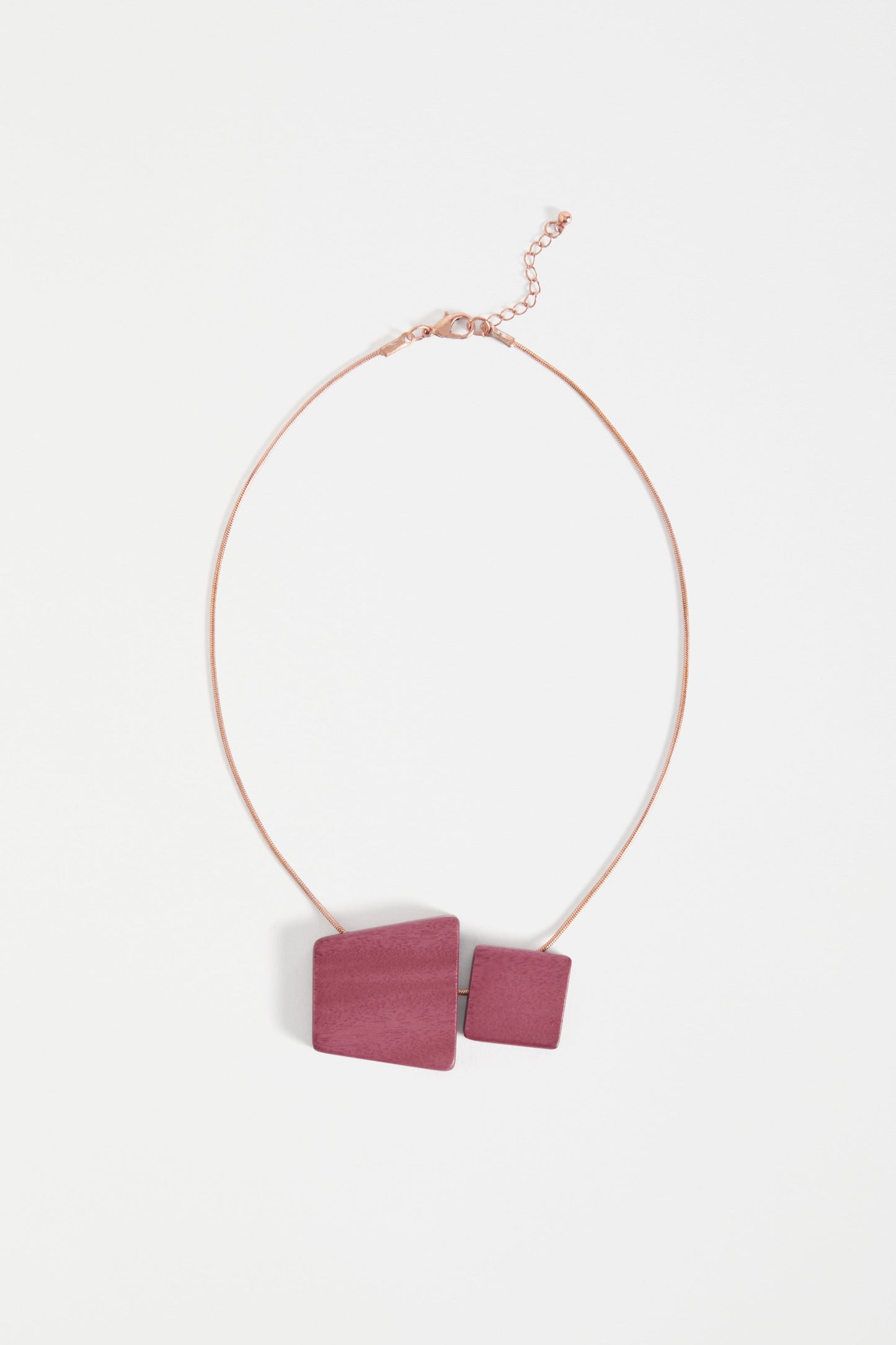 Staun Wooden Pendant Chain Necklace | MAGENTA