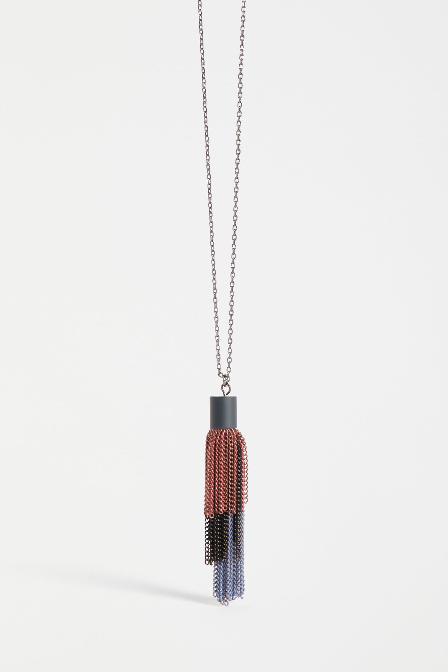 Frin Long Chain Fine Tassel Pendant Necklace Detail | CARBON