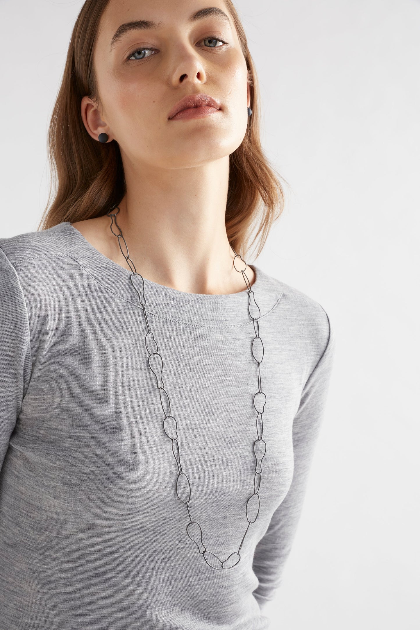 Niika Fine Organic Shaped Chain Coated Metal Necklace Model Long | GUNMETAL