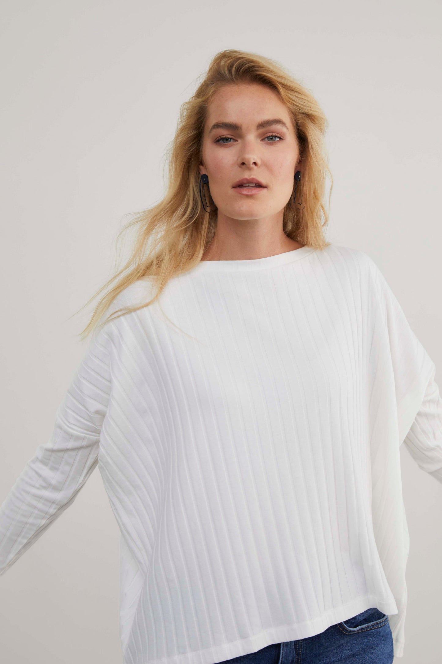 Alvar Australian Cotton Relaxed Fit Long Sleeve Rib Jersey Top Model Studio | WHITE